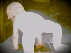 Le fils aîné d’Alain faisant ses premiers pas dans le commerce