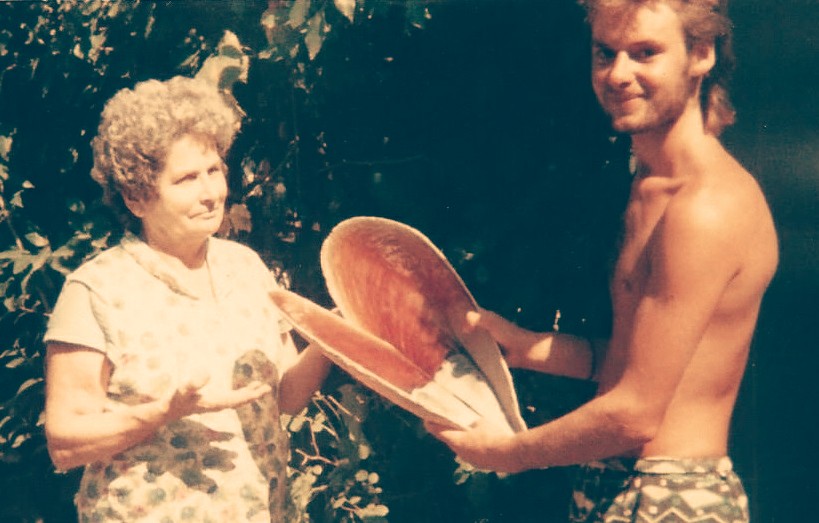 1989, Alain offre une nacre-cornet à Odette